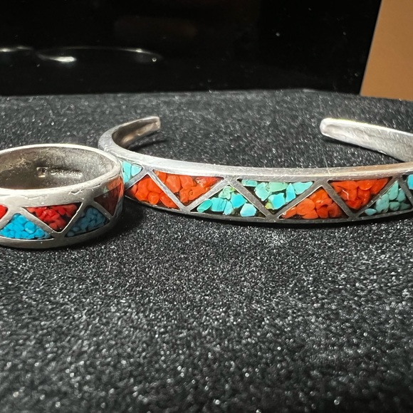 Vintage Native Zuni Sterling silver cuff bracelet and matching ring - Picture 5 of 12